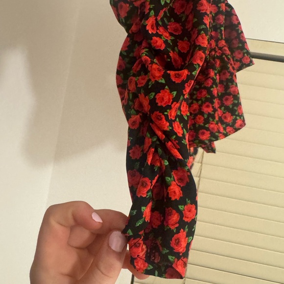 Top shop size 6 red rose top - Picture 3 of 5